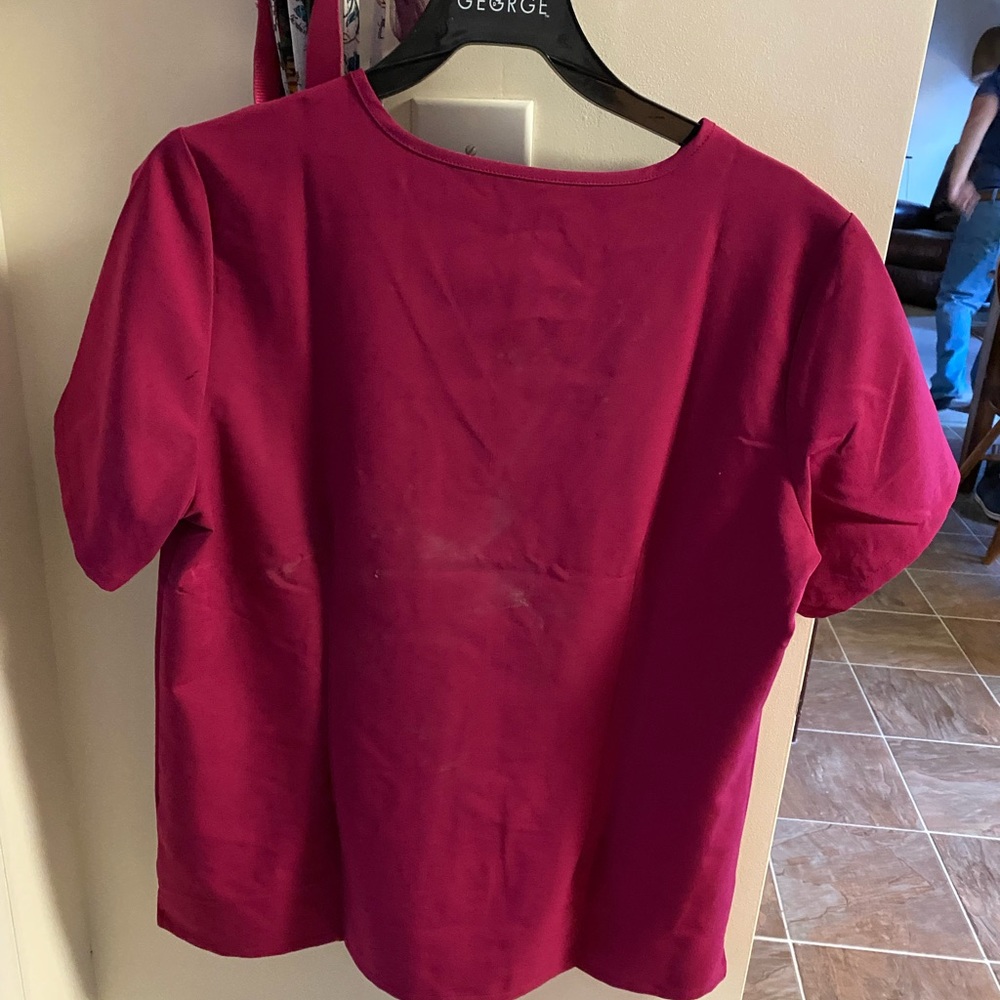 Brand new worn once new color bright pink only been out 2-4 months limited color